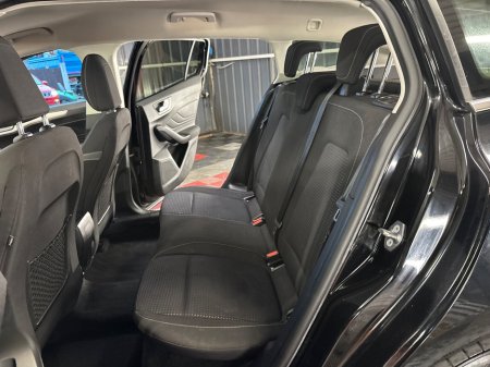 2019 Ford Focus - thumbnail 15