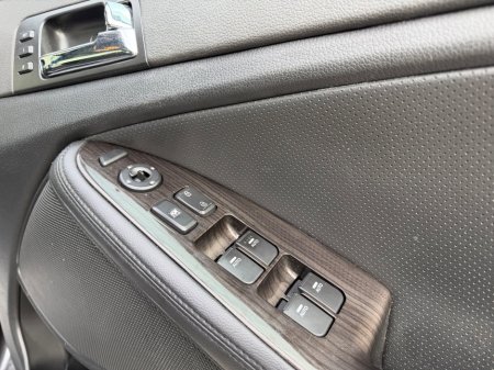 2012 Kia Optima - thumbnail 13