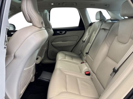 2023 Volvo XC60 - thumbnail 10