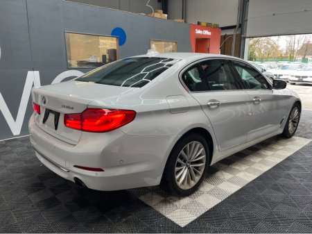 2017 BMW 5 Series - thumbnail 2