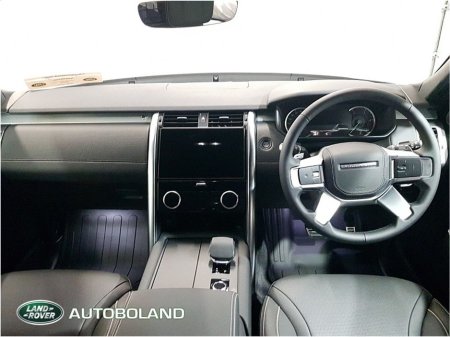 2023 Land Rover Discovery - view 2