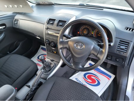 2010 Toyota Corolla - thumbnail 10