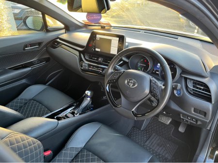 2023 Toyota C-HR SOL HYBRID AUTOMATIC 1.8 PETROL //LOW MILES//HIGH SPEC//HALF LEATHER HEATED SEATS//360 PARKING CAMERAS//KEYLESS ENTRY// €29,950 thumbnail