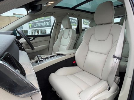 2023 Volvo XC60 BLONDE LEATHER PLUS BRIGHT T6 RECHARGE €45,995 thumbnail