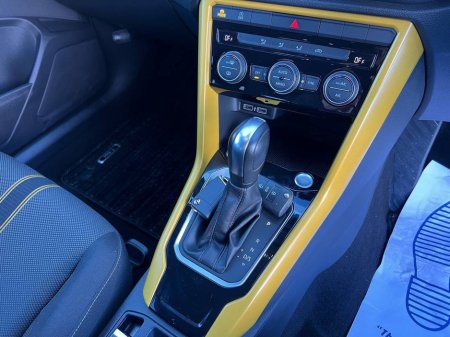 2020 Volkswagen T-Roc HIGHLINE R-LINE PACK 2.0 TDI // SERVICE HISTORY // NEW 20" DIAMOND CUT ALLOYS // APPLE CARPLAY/ANDROID AUTO €23,900 thumbnail