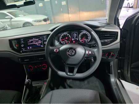 2019 Volkswagen Polo TRENDLINE 1.0 MANUAL 5SPEED 65HP 5DR €15,500 thumbnail
