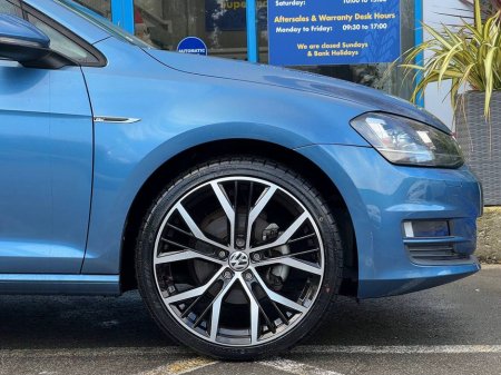 2014 Volkswagen Golf R-LINE PACK 1.2 TSI // LOW MILEAGE // ADAPTIVE CRUISE CONTROL // NEW 19" DIAMOND CUT ALLOYS €13,950 thumbnail