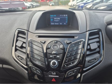 2016 Ford Fiesta - view 4