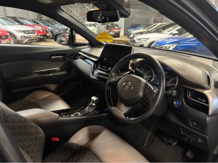 2023 Toyota C-HR HYBRID SOL 4DR AUTO €24,499 thumbnail