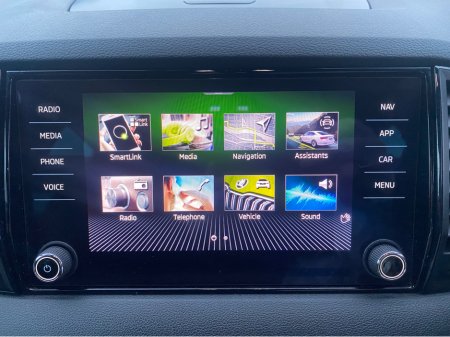 2023 Skoda Karoq SPORT 2.0 TDI 115HP DSG 5 5DR AUTO €33,995 thumbnail