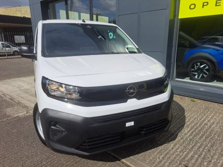 2024 Opel Combo  €17,950 thumbnail