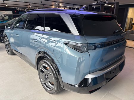 2026 Peugeot 5008 BEV 73kwh 210hp GT Exclusive €61,000 thumbnail