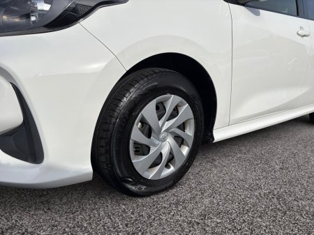 2020 Toyota Yaris - thumbnail 16