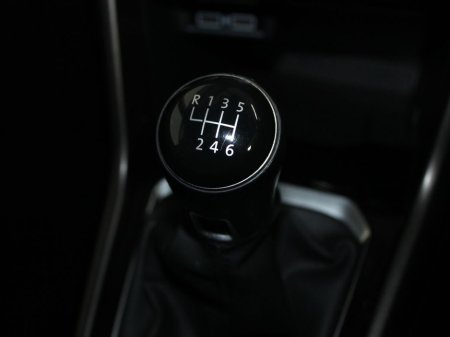 2019 Volkswagen T-Roc Design 1.6tdi M6f115hp 5DR €20,500 thumbnail