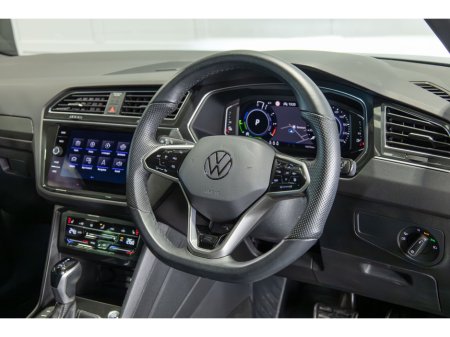 2023 Volkswagen Tiguan 1.4 TSI PHEV 245HP R-Line DSG €37,950 thumbnail