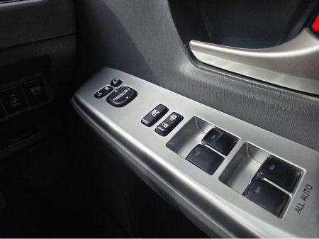 2013 Toyota Prius Alpha - thumbnail 22