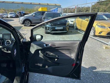 2016 Ford Fiesta - thumbnail 9