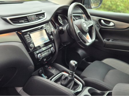 2019 Nissan Qashqai 1.5 DSL SV PREMIUM SS 18 4DR €17,950 thumbnail