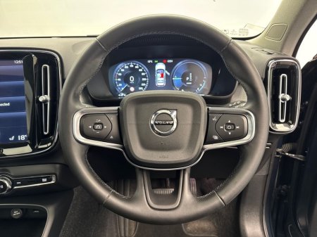 2022 Volvo XC40 - thumbnail 13