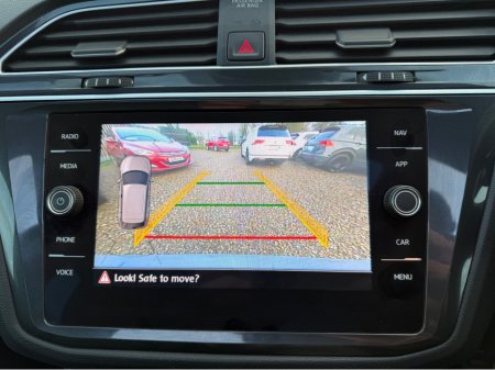 2020 Volkswagen Tiguan R-LINE 2.0 TDI D7F 150HP 5DR AUTO €31,950 thumbnail