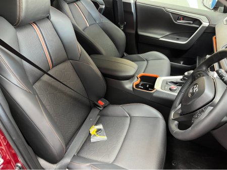 2025 Toyota Rav4 - thumbnail 10