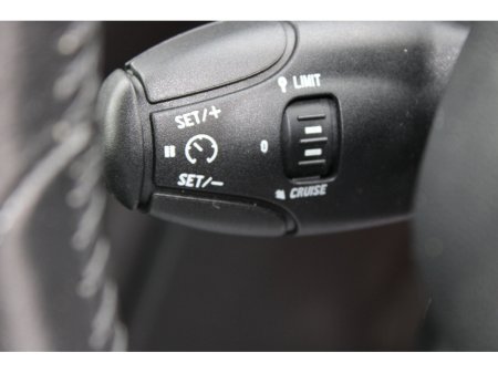 2018 Peugeot 2008 - thumbnail 19