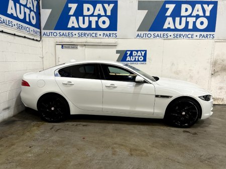 2018 Jaguar XE - thumbnail 3