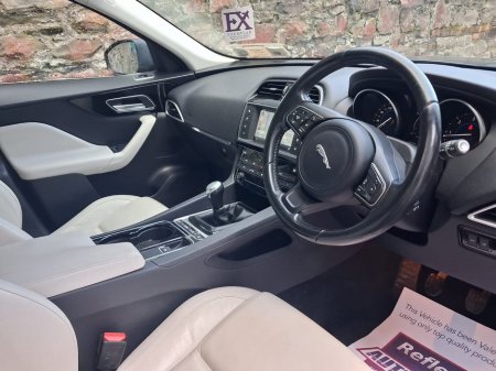 2017 Jaguar F-Pace 2.0 i4 D 180PS Prestige RWD €12,750 thumbnail