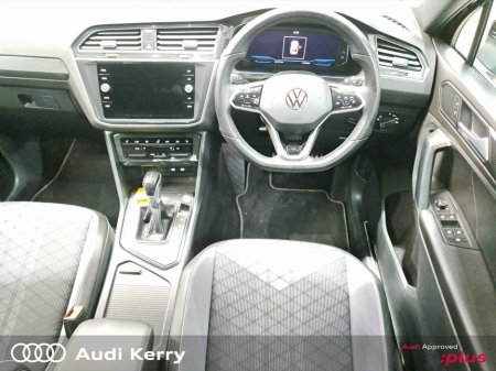 2023 Volkswagen Tiguan 2.0 TDI R LINE SA 5DR A €40,900 thumbnail