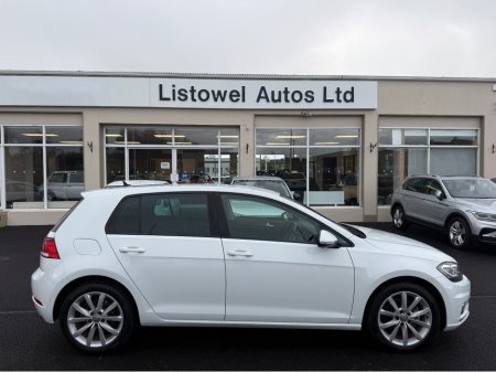 2019 Volkswagen Golf COMFORTLINE 1.2 AUTOMATIC * REAR VIEW CAMERA, AUTO LIGHTS, ADAPTIVE CRUISE CONTROL, POWERED FOLDING HEATED MIRRORS, LUMBAR SUPPORT, 2 KEYS, TOUCH SCREEN RADIO, MULTIFUNCTION STEERING WHEEL* €19,950