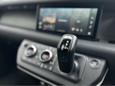 2023 Land Rover Defender 3.0D 110 SE 3 Seat Commercial €50,365 thumbnail