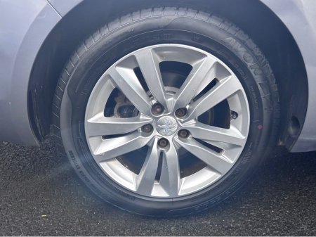 2018 Peugeot 308 - thumbnail 9