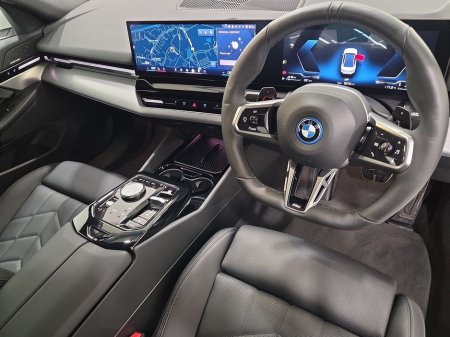 2024 BMW 5 Series - thumbnail 6