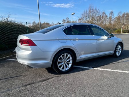 2022 Volkswagen Passat - view 3