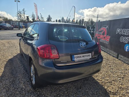 2009 Toyota Auris - view 3