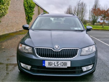 2016 Skoda Octavia - view 4