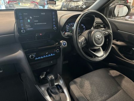 2023 Toyota Yaris Cross LUNA SPORT HYBRID AUTO €28,950 thumbnail