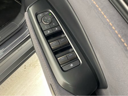 2025 Lexus LBX - thumbnail 14