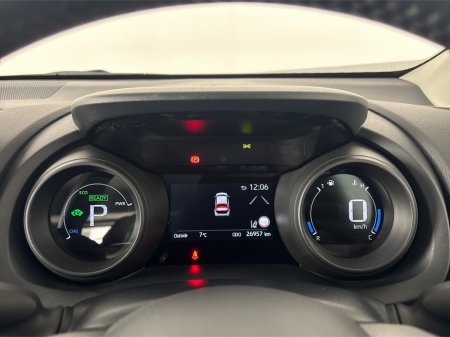 2023 Toyota Yaris CR LUNA**TOUCHSCREEN BLUETOOTH MEDIA**SEMI DIGITAL DASH**REVERSE CAMERA**PARKING SENSORS**MULTIFUNCTIONAL STEERING WHEEL**CRUISE CONTROL**KEYLESS START*8AUTO LIGHTS**AUTO WIPERS**ISOFIX** €26,795 thumbnail