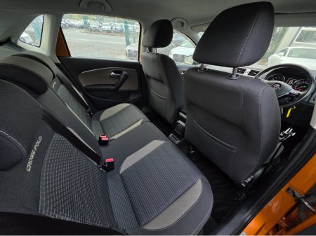 2015 Volkswagen Polo CROSS ( 152 REG ) 1.2 TSI HIGHLINE  CROSS EDITION / PARKING SENSORS / CLIMATE CONTROL // ONLY 58,060KLMs / SIMI DEALER // €11,950 thumbnail