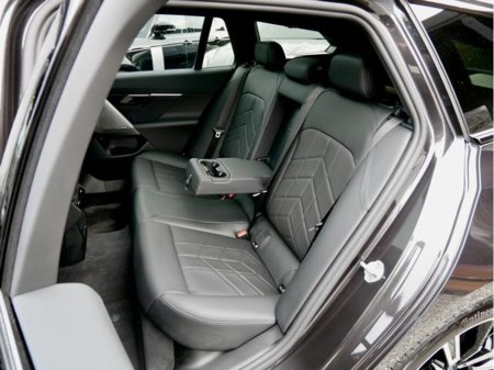 2025 BMW 5 Series - thumbnail 17