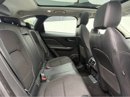 2016 Jaguar F-Pace 2.0 D AWD R-SPORT AUTO 5DR €15,950 thumbnail