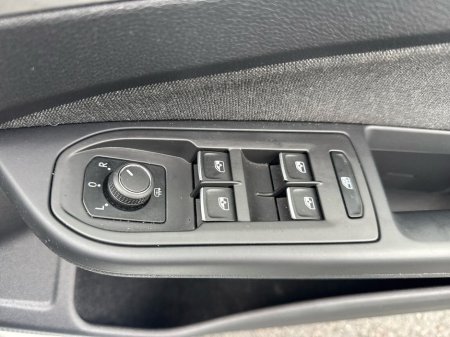 2023 Volkswagen Golf 2.0 TDI 115HP Life €24,975 thumbnail