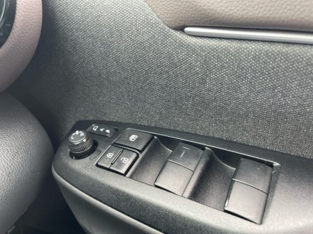 2022 Toyota Yaris - thumbnail 13