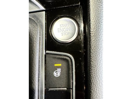 2017 Volkswagen Passat HIGHLINE 1.6 TDI MANUAL 6SPEED FWD 120HP 4DR €18,990 thumbnail