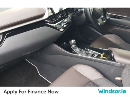 2018 Toyota C-HR 1.8 HYBRID LUNA €17,995 thumbnail