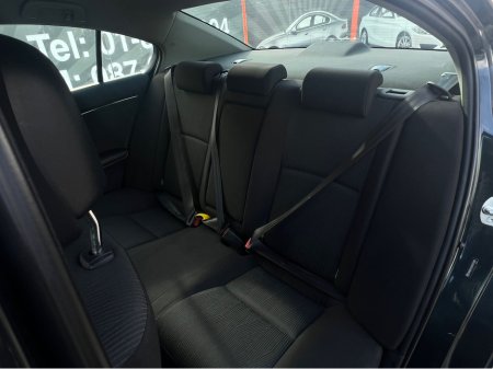 2011 Toyota Avensis - thumbnail 12