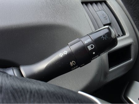 2013 Toyota Prius Alpha - thumbnail 18