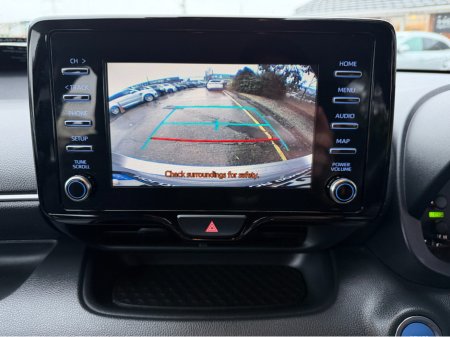 2023 Toyota Yaris 1.5 HYBRID LUNA..rear camera..warranty includedd €16,950 thumbnail