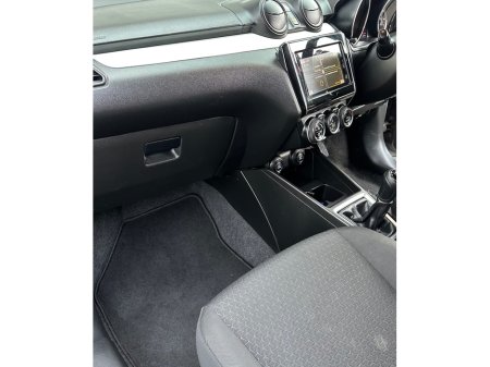 2019 Suzuki Swift - thumbnail 12